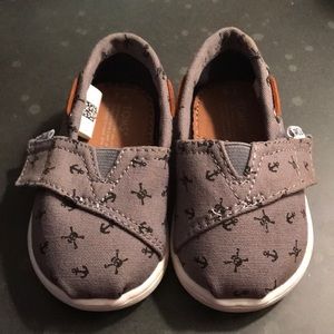 Baby Toms Size 4